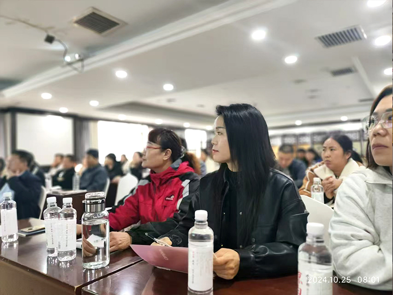 公司召開(kāi)人事評(píng)價(jià)說(shuō)明會(huì)